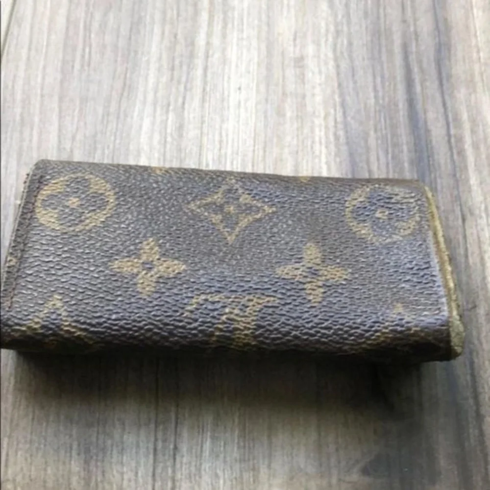 Louis Vuitton Monogram Key Holder/Wallet #368💥PRICE DROP💥